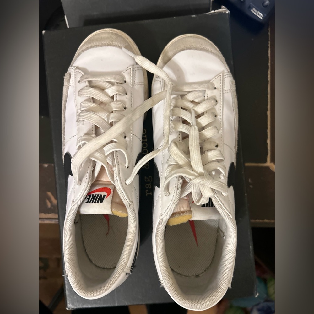 Nike Women’s White and Black Low-Top Sneakers - Picture 3 of 8